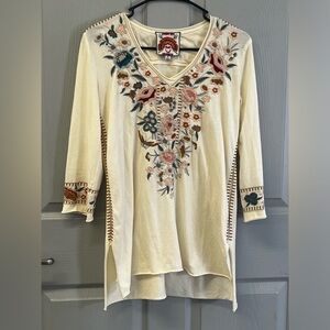 Johnny Was Top Cream Floral Tribal 3/4 Sleeve V-neck Embroidered Cotton Size XS